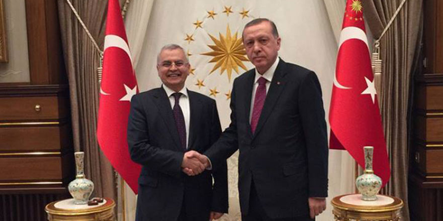 Nurcu rektör Erdoğan'ın atama kararına tepki gösterdi: "Türkiye'de mafya tayinlerde de etkilidir"