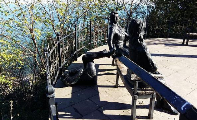 Ordu'da 3 kadın heykeli yine tahrip edildi