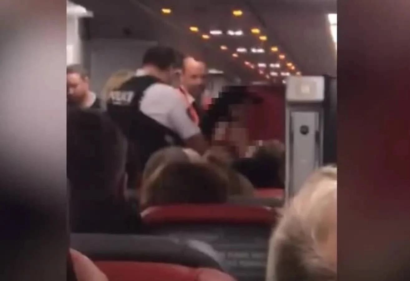 Uçaktakiler neye uğradığını şaşırdı! Soyundu, tekbir getirdi, uçakta bomba olduğunu söyledi