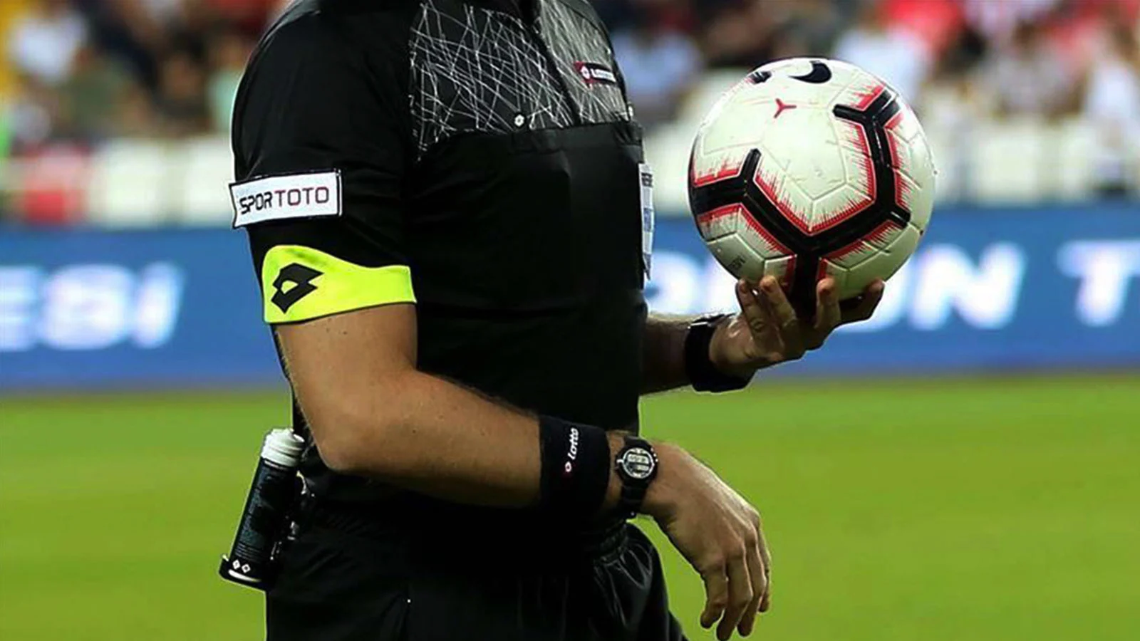 Türkiye Gazetesi yazarı açıkladı: Ünlü bir Süper Lig hakeminin cinsel tacizden kesinleşmiş cezası var