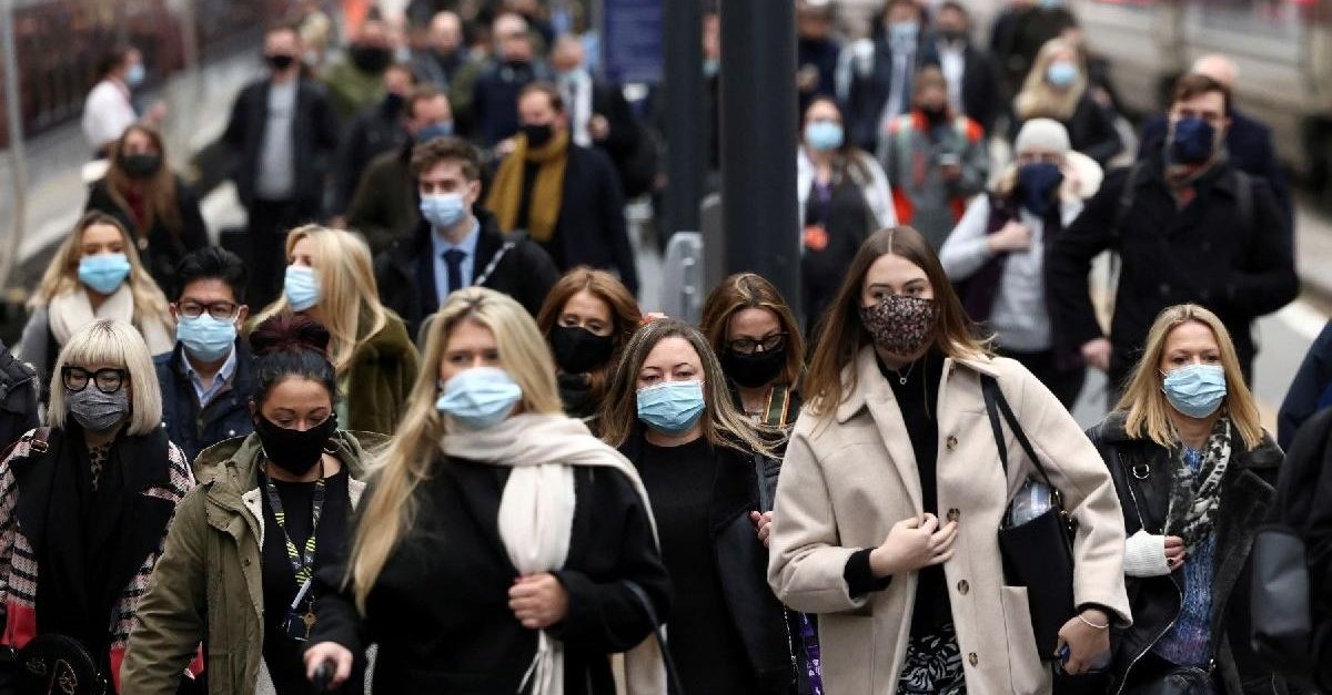 Koronavirüs vakaları yine tartışma konusu oldu: "Vaka sayıları gerçeği yansıtmıyor"