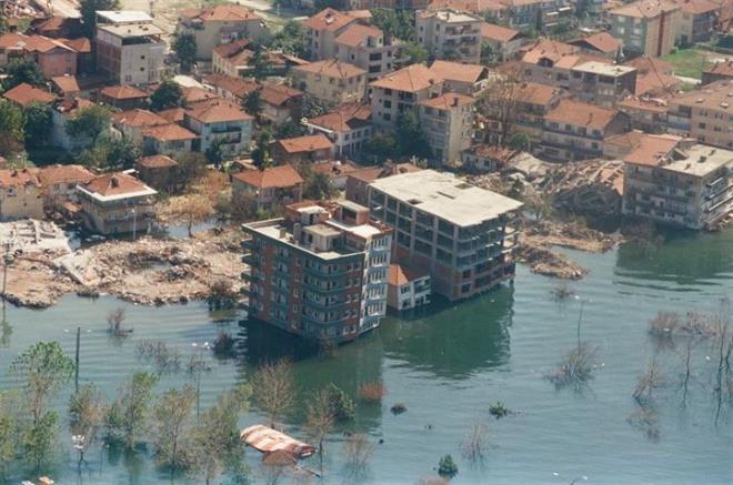 17 Ağustos 1999 Depremi'nin üzerinden 23 yıl geçti! Sesimi duyan var mı?