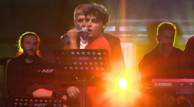 Konserde şoke eden anlar: "Konya uyan artık AK Parti'ye oy verme"