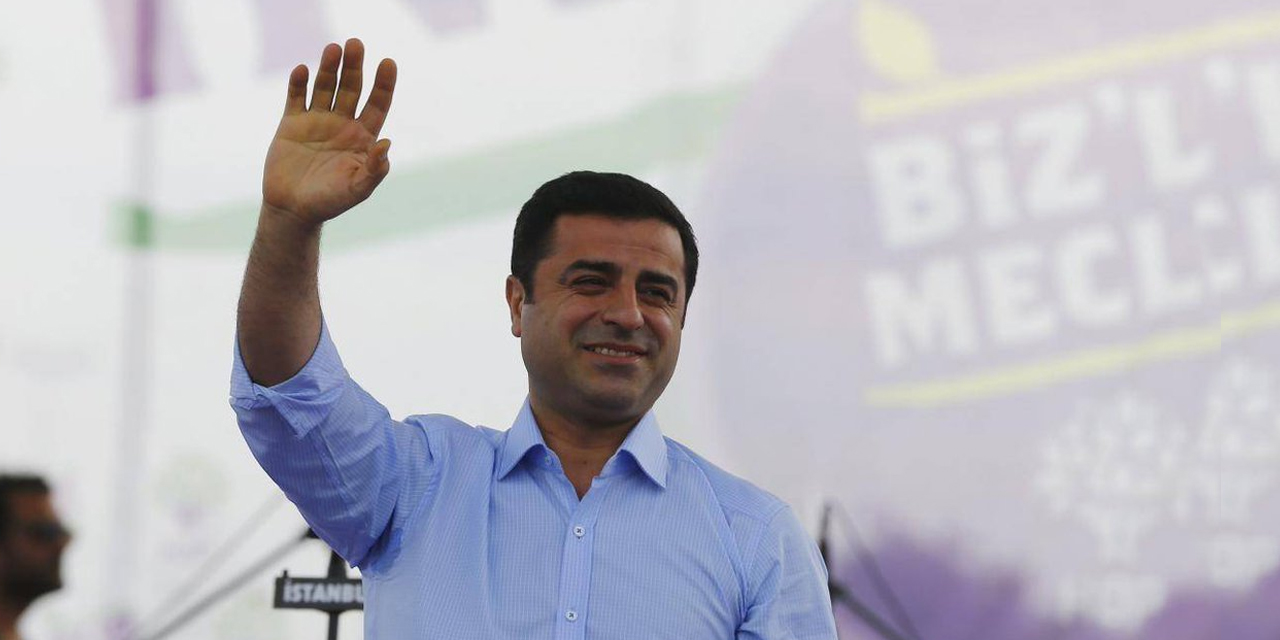 Siyasette "diktatör" tartışmasına Demirtaş da katıldı! AKP'li Bülent Turan'la dalga geçti