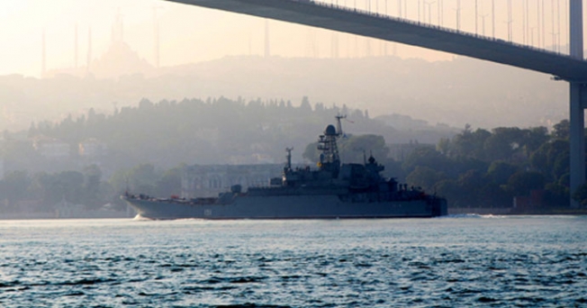 İstanbul Boğazı'ndan yine geçti