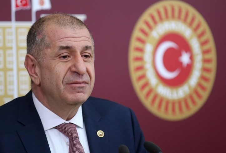 Ümit Özdağ 'göçmen kaçakçısı'na söz verdi! "Seni Zafer Turizm'de işe alacağım"