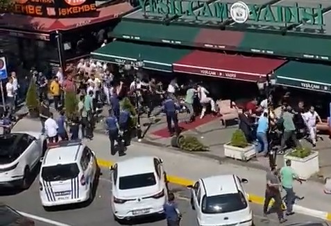 "Memleket Teksas'a dönmüş" dedirten görüntüler! İstanbul Halkalı'da ortalık birbirine girdi, mermiler hava uçuştu