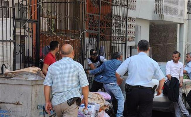 Adana'da polis baskınıyla ortalık karıştı!