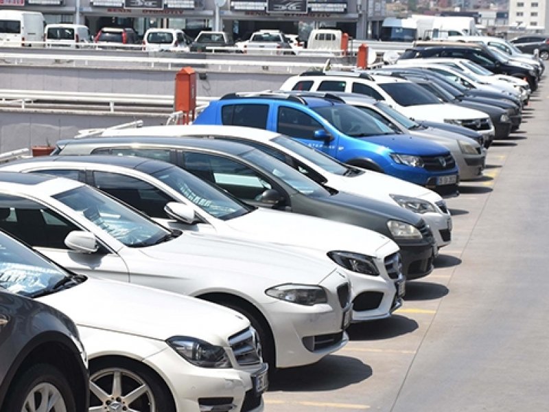 Sıfır otomobildeki kilometre şartına ilginç çözüm: Korsan taksi durakları ile anlaşıyorlar