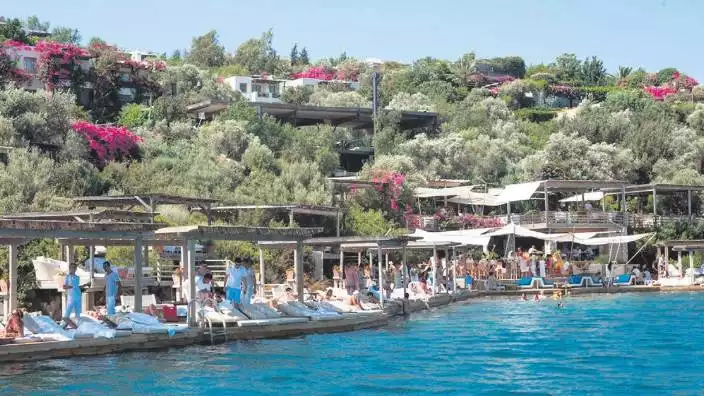 Bodrum'da fiyatlar aldı başını gidiyor! Ünlü iş insanı gelen hesaba isyan etti...