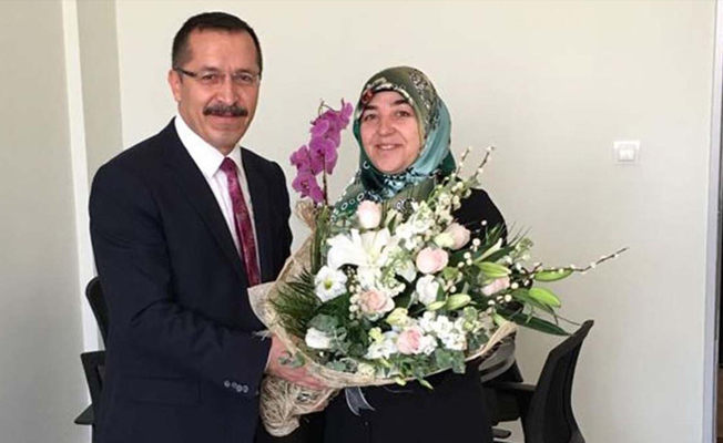 Eşini enstitü sekreteri olarak atayan rektör 'yüzsüzlüğe' devam ediyor