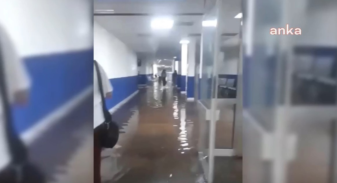 İzmir'de sağanak hayatı felç etti... Ege Üniversitesi Hastanesi'ni su bastı!