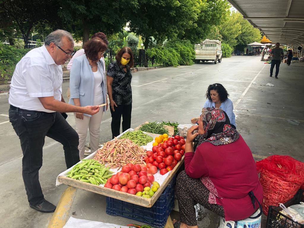 Pazar esnafı üzen gerçeği CHP'li Süleyman Bülbül'e açıkladı: Süt ineklerini kesime yollamak için satıyoruz diğer ineklere yem alıyoruz