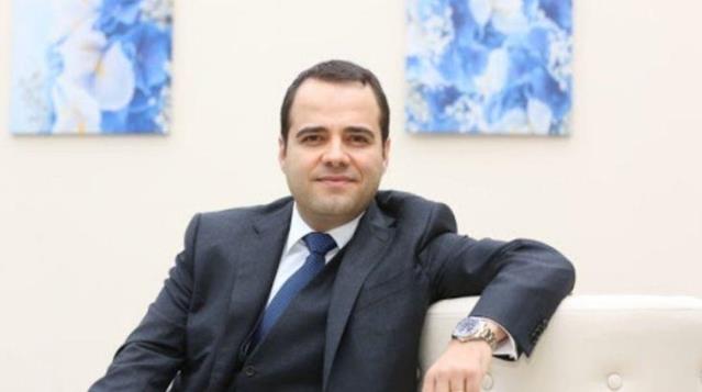 Özgür Demirtaş'tan pahalı saat ve sahte diploma çıkışı!