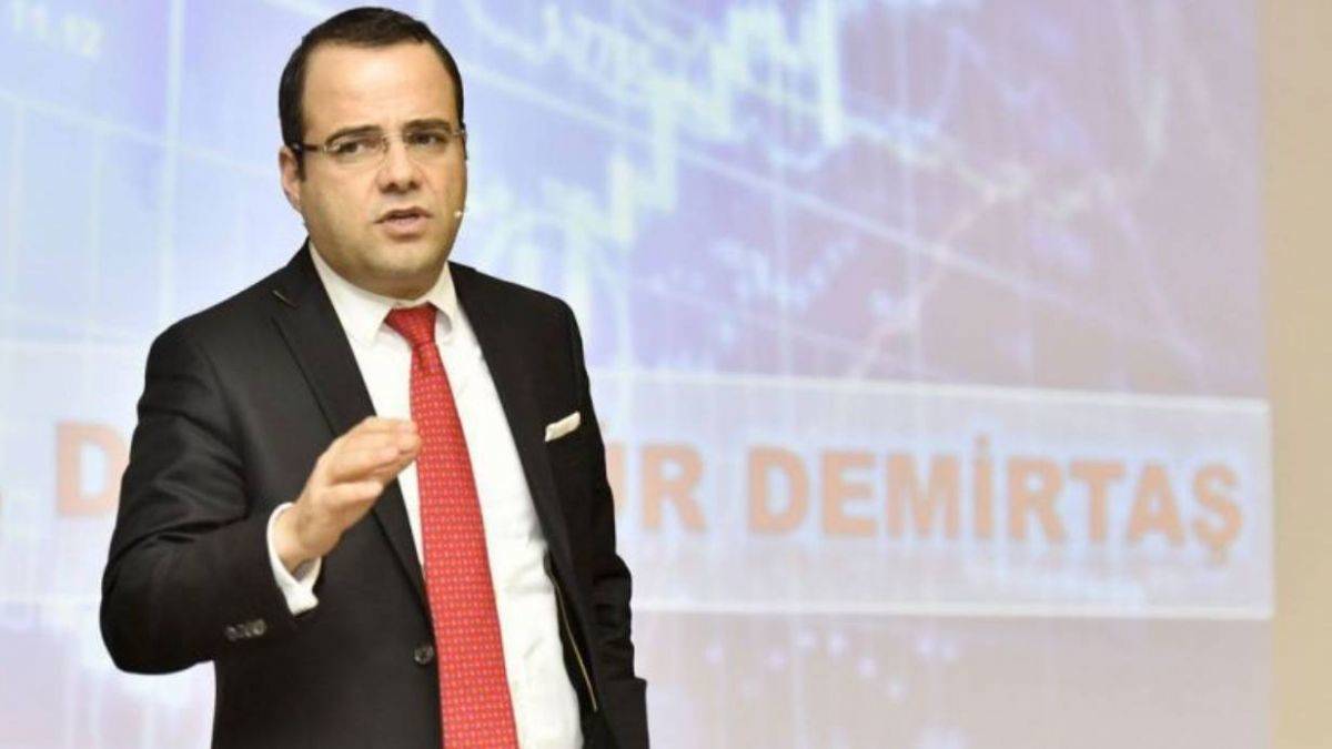 Özgür Demirtaş'tan Fed yorumu: "Dünya borsaları alt üst oldu"