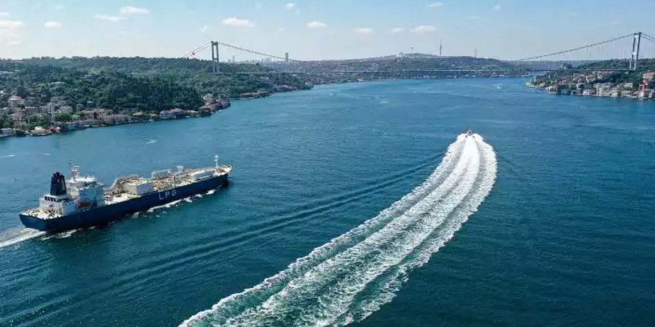 Boğazlar'a Montrö ayarı: Geçiş ücreti beş kat artacak