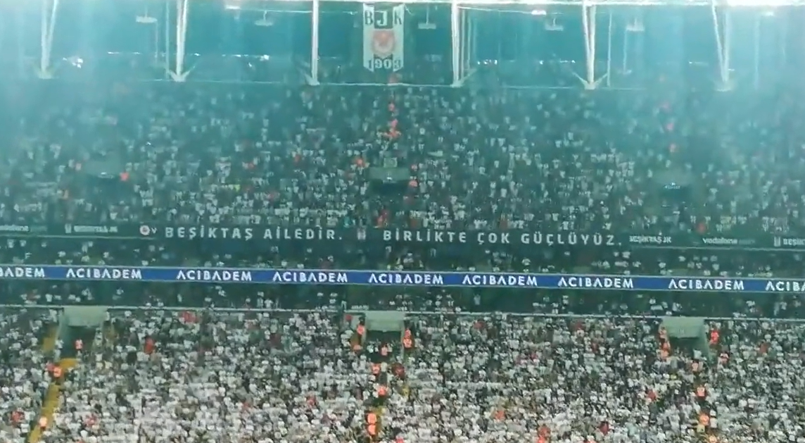 Beşiktaş taraftarı: Türkiye laiktir, laik kalacak!