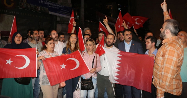 Beyoğlu'nda Katar'a destek eylemi