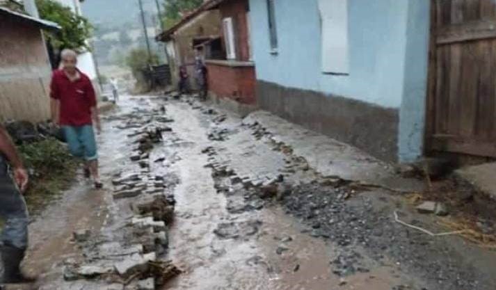 Kütahya'da sel! Bodrum katları sel bastı