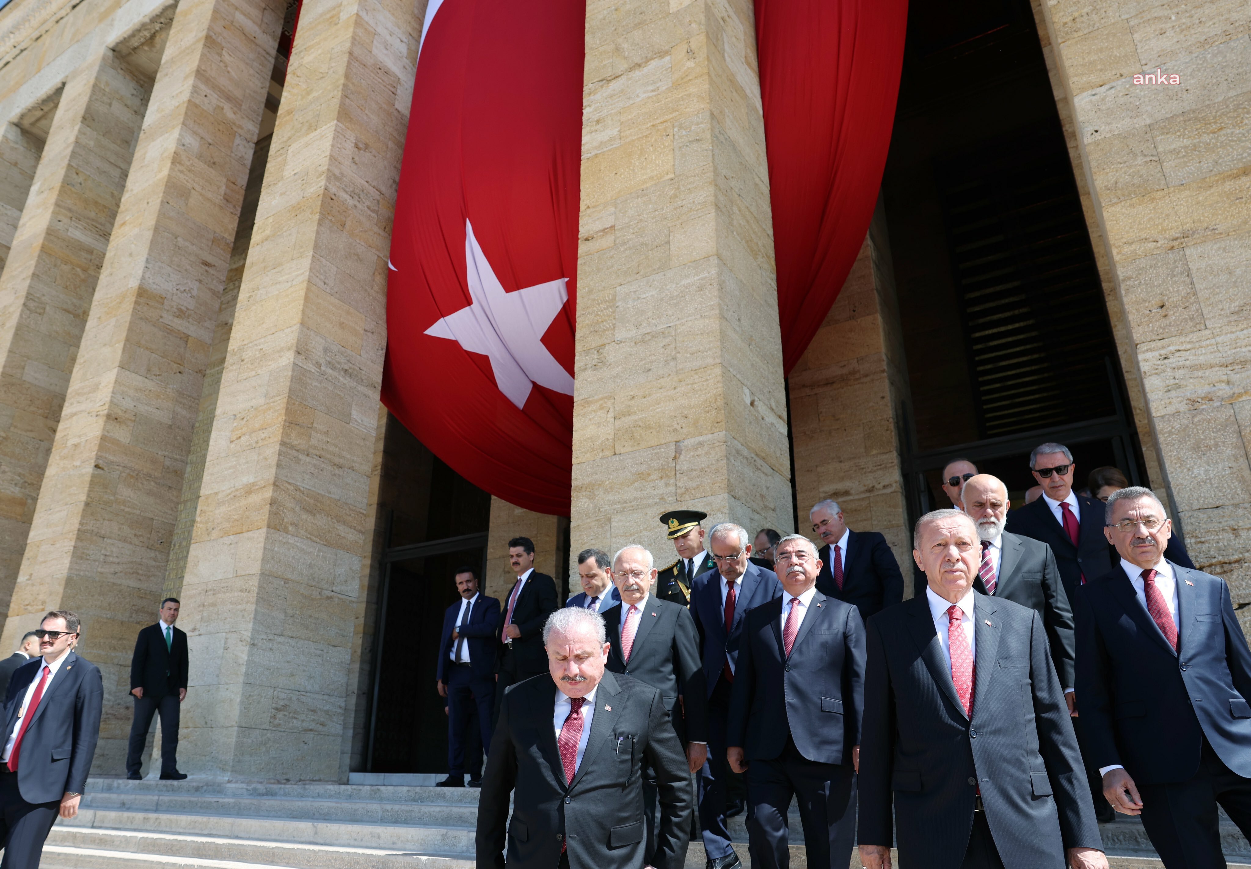 AKP'liler 30 Ağustos töreninde Anıtkabir'de Erdoğan sloganları attı