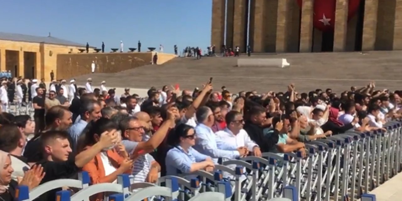 Anıtkabir'de çirkin provokasyon! Slogan attılar, bağırdılar...