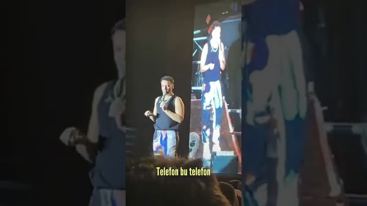 Edis sahneye atılan telefonu tekmeyle geri yolladı