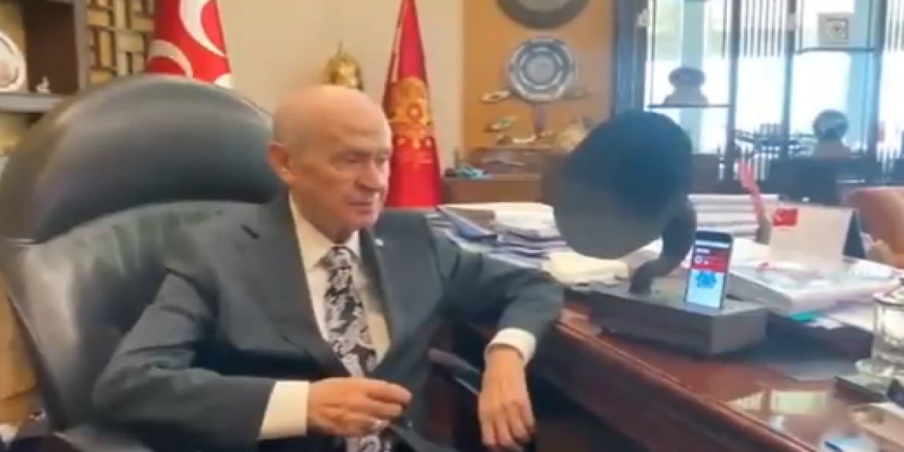 Bahçeli, adını verdiği radyodan Ferdi Tayfur dinledi