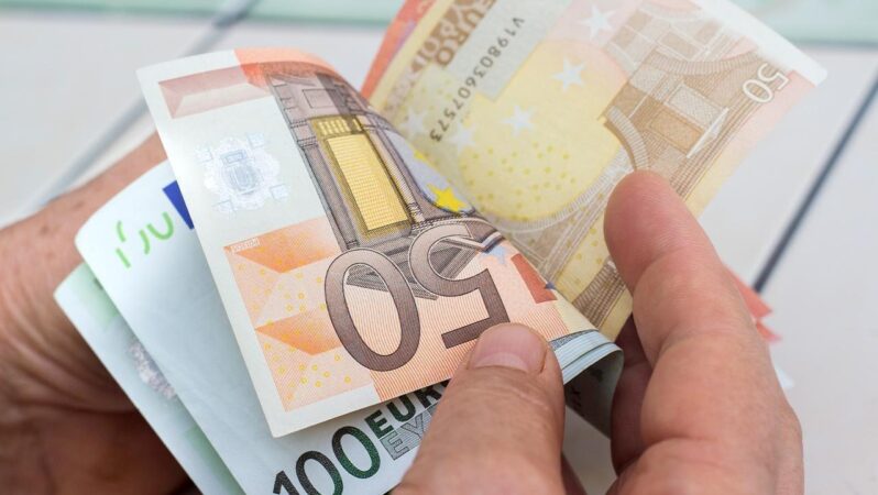 20 yıl sonra ilk! Euro en düşük seviyede