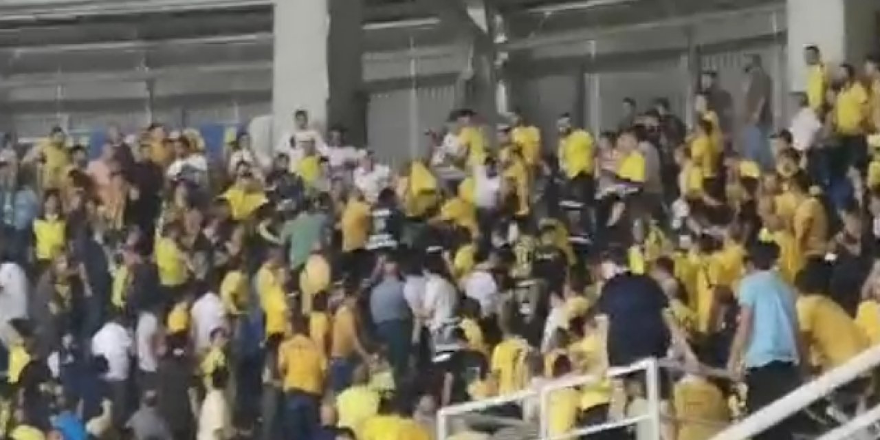 Ankaragüçlü taraftarlar araya kaynayan Beşiktaşlı taraftarı linç etti