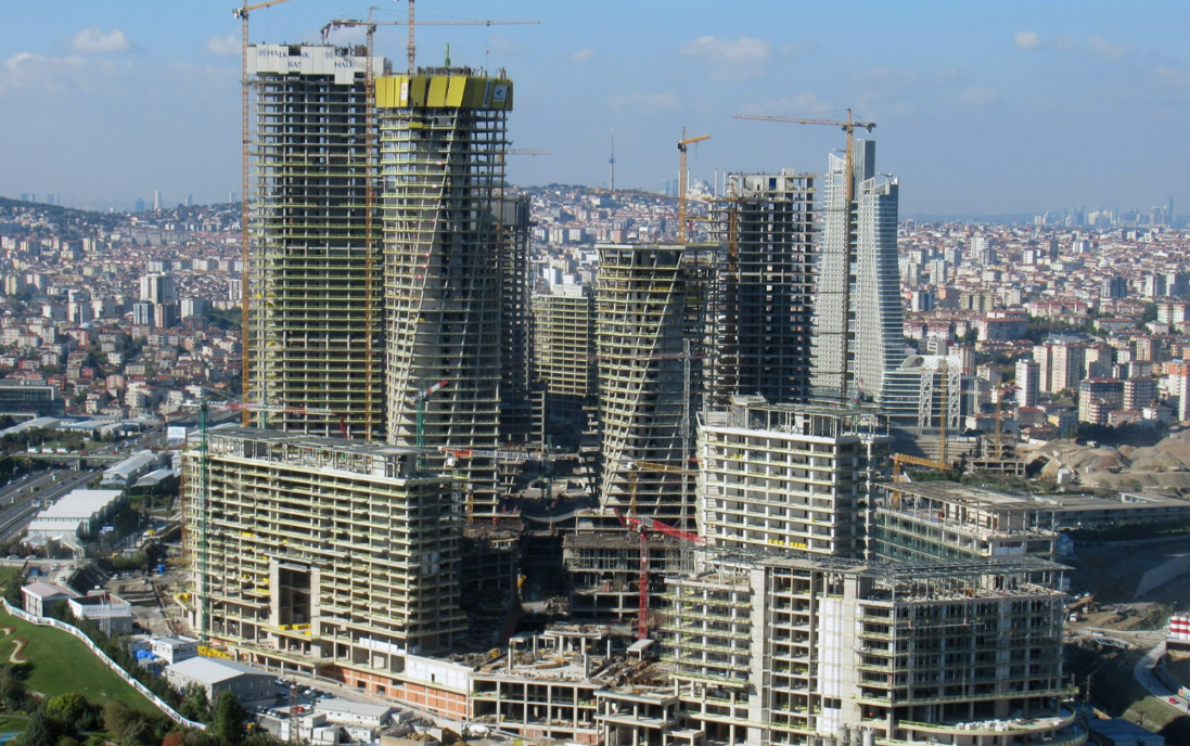 Finans Merkezi inşaatında çalışan 19 yaşındaki işçi kendini asarak intihar etti
