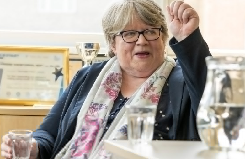 Fahrettin Koca'nın yeni İngiliz mevkidaşının görüntüleri şok etti! İşte İngiltere'nin Sağlık Bakanı Therese Coffey