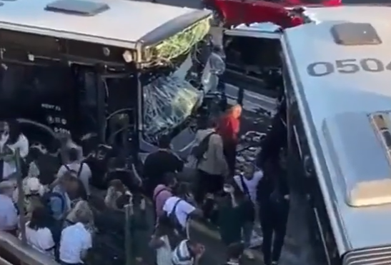 Avcılar'da korkunç kaza! Dört metrobüs birbirine girdi: 85 yaralı