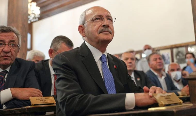 CHP'de 'partili cumhurbaşkanı' modeli arayışı iddiası: "Söylediği her lafı çiğnemiş olur"