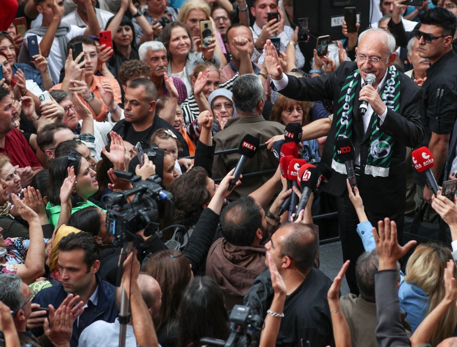 Kılıçdaroğlu, Sakarya'da halka seslendi: "Saraylara ihtiyacım yok, beşli çeteye değil millete vereceğiz"