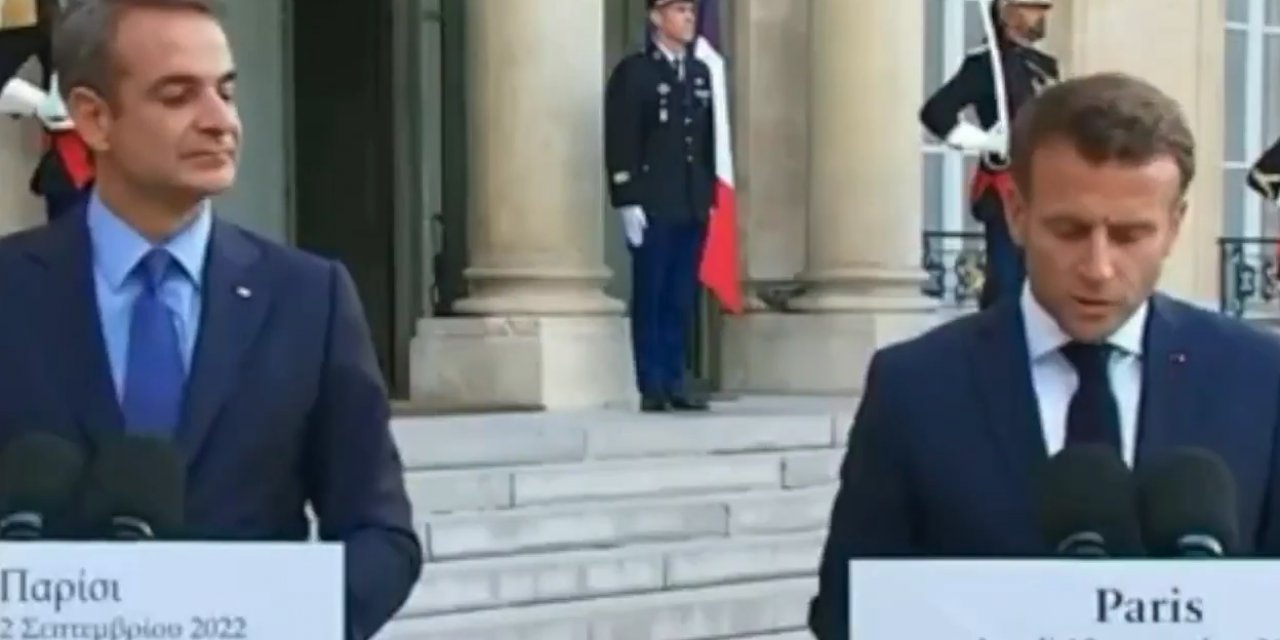 Miçotakis'in Macron'un kağıdına göz ucuyla bakışı olay oldu