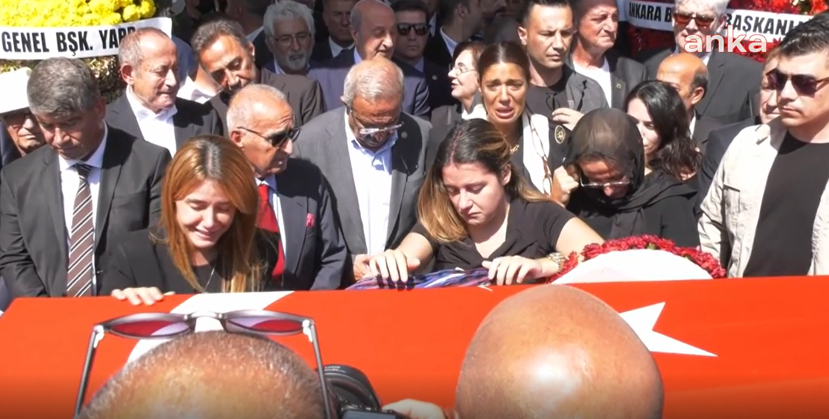 Haluk Pekşen gözyaşlarıyla son yolculuğuna uğurlandı