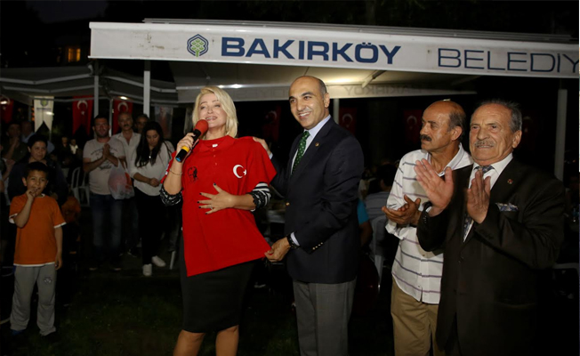 Ünlü sunucu mahalle iftarına katıldı