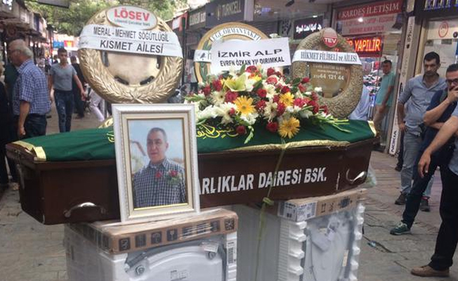 Son şakasını vasiyetiyle yaptı