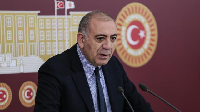 Gürsel Tekin: Tek bir tanesi doğruysa şu Taksim Meydanı'nda kendimi asarım