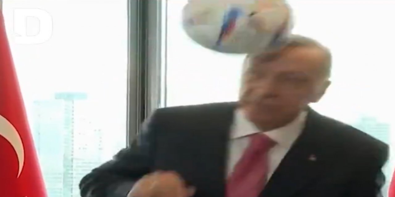 Erdoğan, isminin yazılı olduğu topa kafa attı
