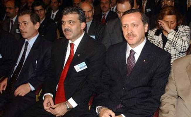AKP'nin kurucu isminden hükümete çok sert Katar eleştirisi