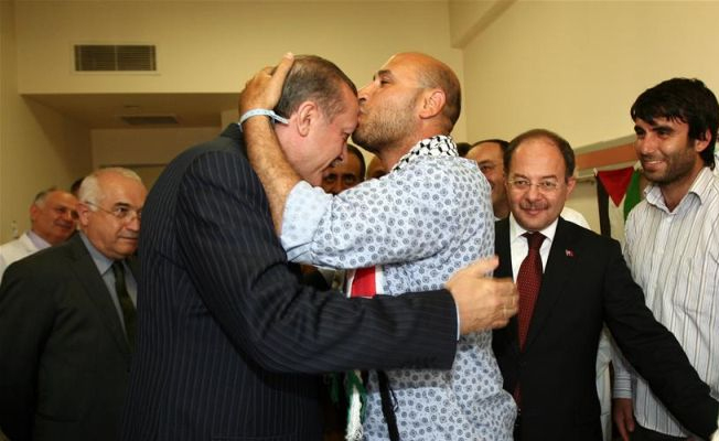 Erdoğan'ı öpen isim 'terör' listesinde