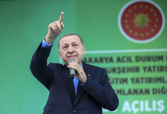 Erdoğan ekonomiyi eleştirenleri böyle yanıt verdi: Helikopterden gördüm, yollar tıklım tıklım