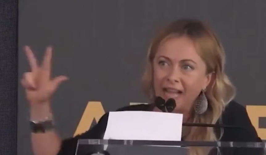 İtalya'nın yeni başbakanı Giorgia Meloni'den ses getiren konuşma: "Bize ders vermeye kalkma Macron!"