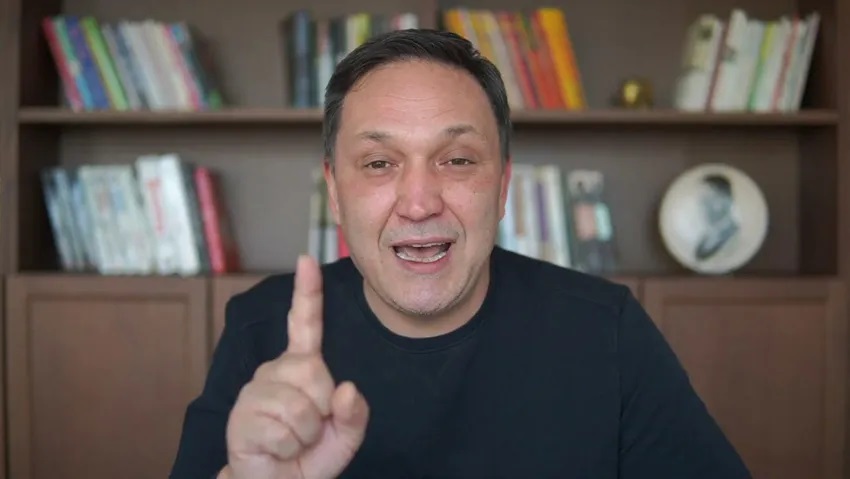 Ünlü ekonomist Selçuk Geçer dolar için uyardı: "Otomobil fiyatları uçacak"