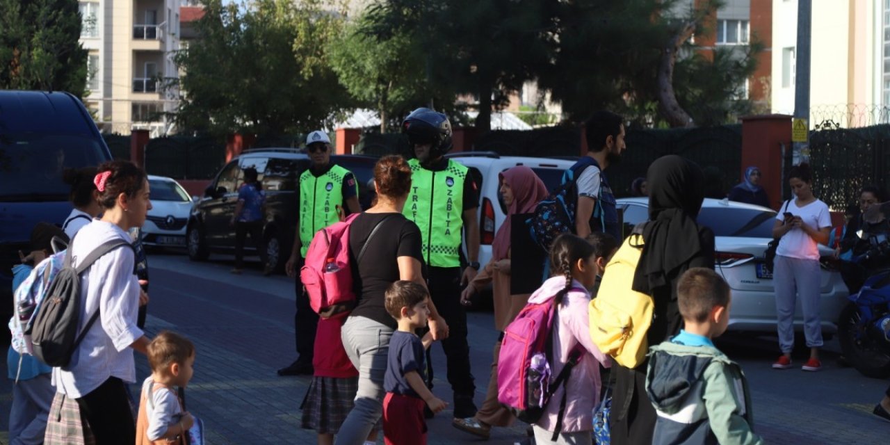 Kartallı Öğrenciler, Kartal Belediyesi Zabıta Ekiplerine Emanet