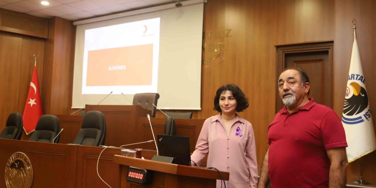 Kartal Belediyesi’nde Çalışanlara Alzheimer Semineri