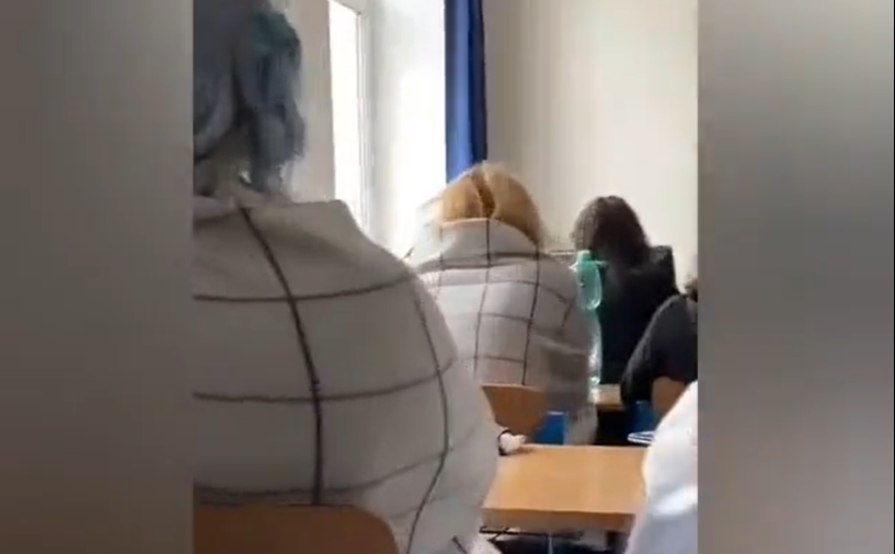 Rus gazı gelmeyince Avrupa çareyi battaniye dağıtmakta buldu... Öğrenciler sınıfta böyle ders işledi