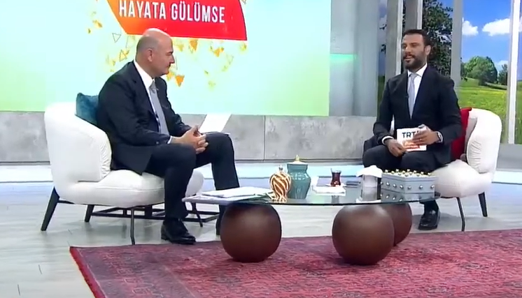 Süleyman Soylu, türkücü Alişan'a uyuşturucu ile mücadeleyi anlattı! CHP'li Bakan, polisleri uyardı: Bununla paylaşmayın