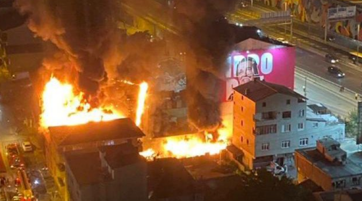 Kadıköy'de yangın! Fikirtepe'de bir binada peş peşe patlama: Ölüler var!